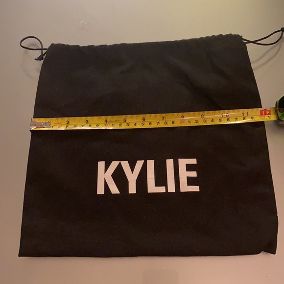 KYLIE - New black drawstring bag with white logo